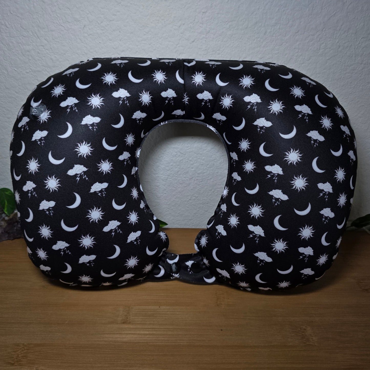 ☀️🌑 Light & Dark Travel Pillow – Illumicrate Exclusive - EnchantedBindings