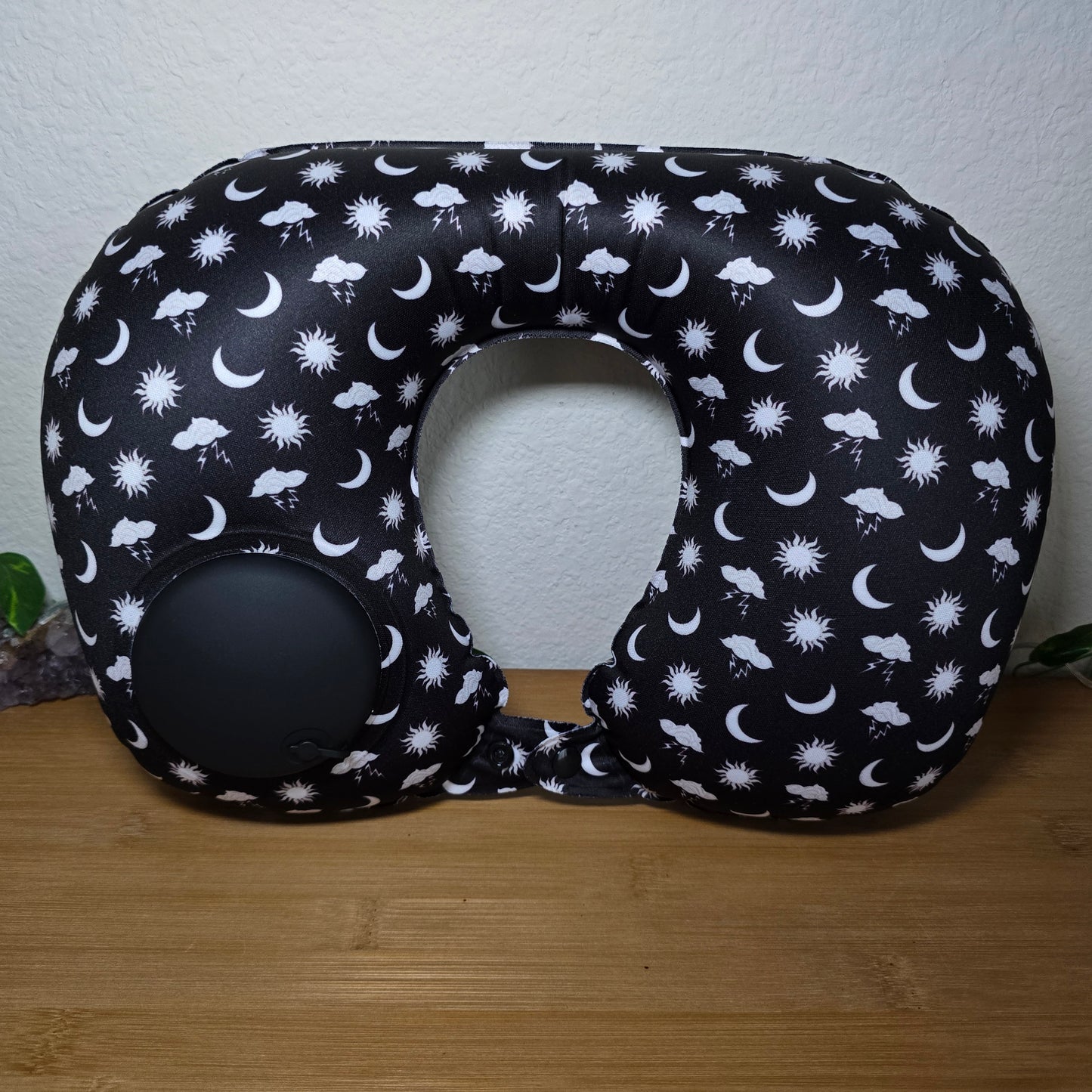 ☀️🌑 Light & Dark Travel Pillow – Illumicrate Exclusive - EnchantedBindings
