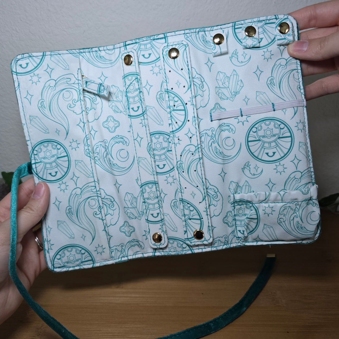💎 Marawati Treasures Jewellery Roll – Illumicrate Exclusive - EnchantedBindings