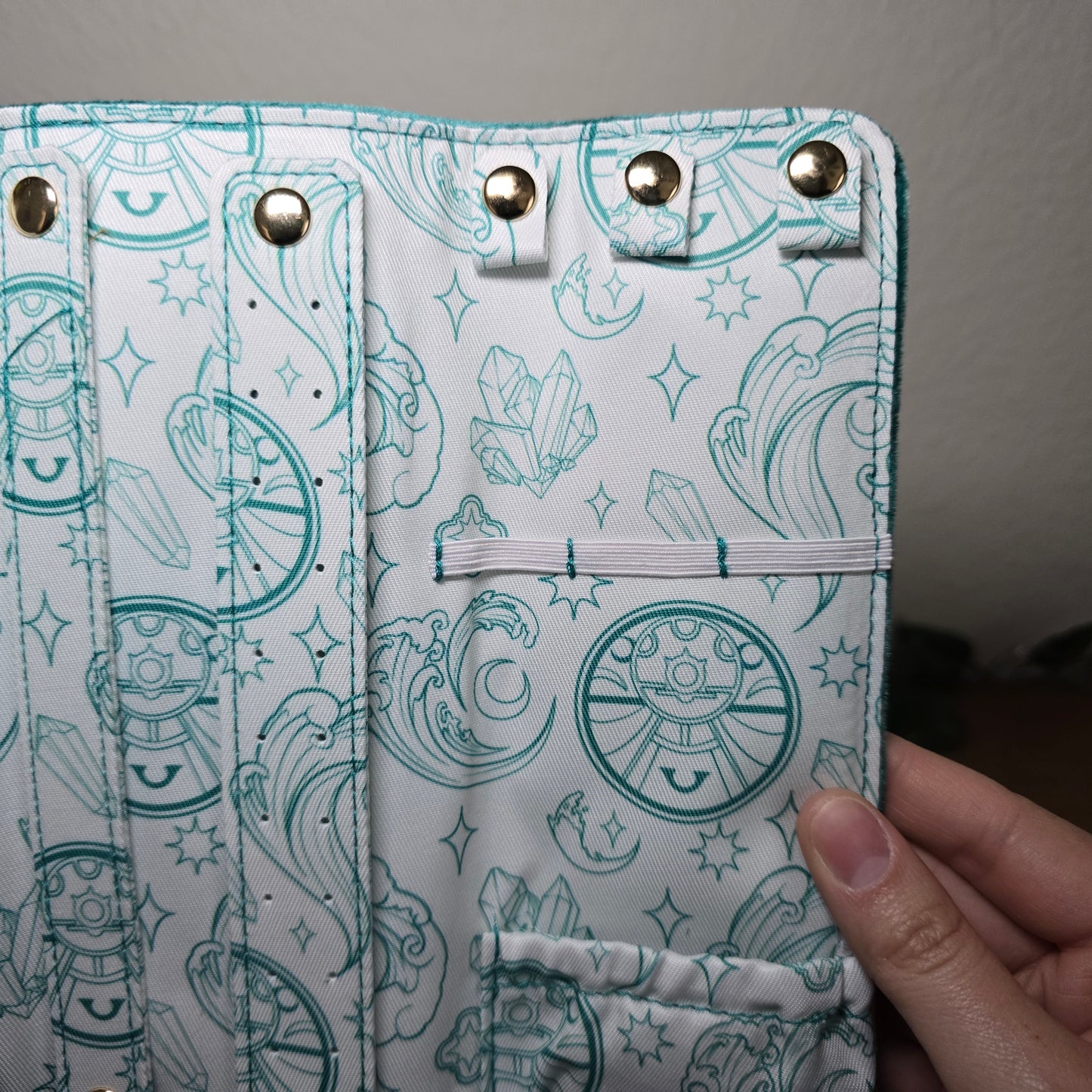 💎 Marawati Treasures Jewellery Roll – Illumicrate Exclusive - EnchantedBindings