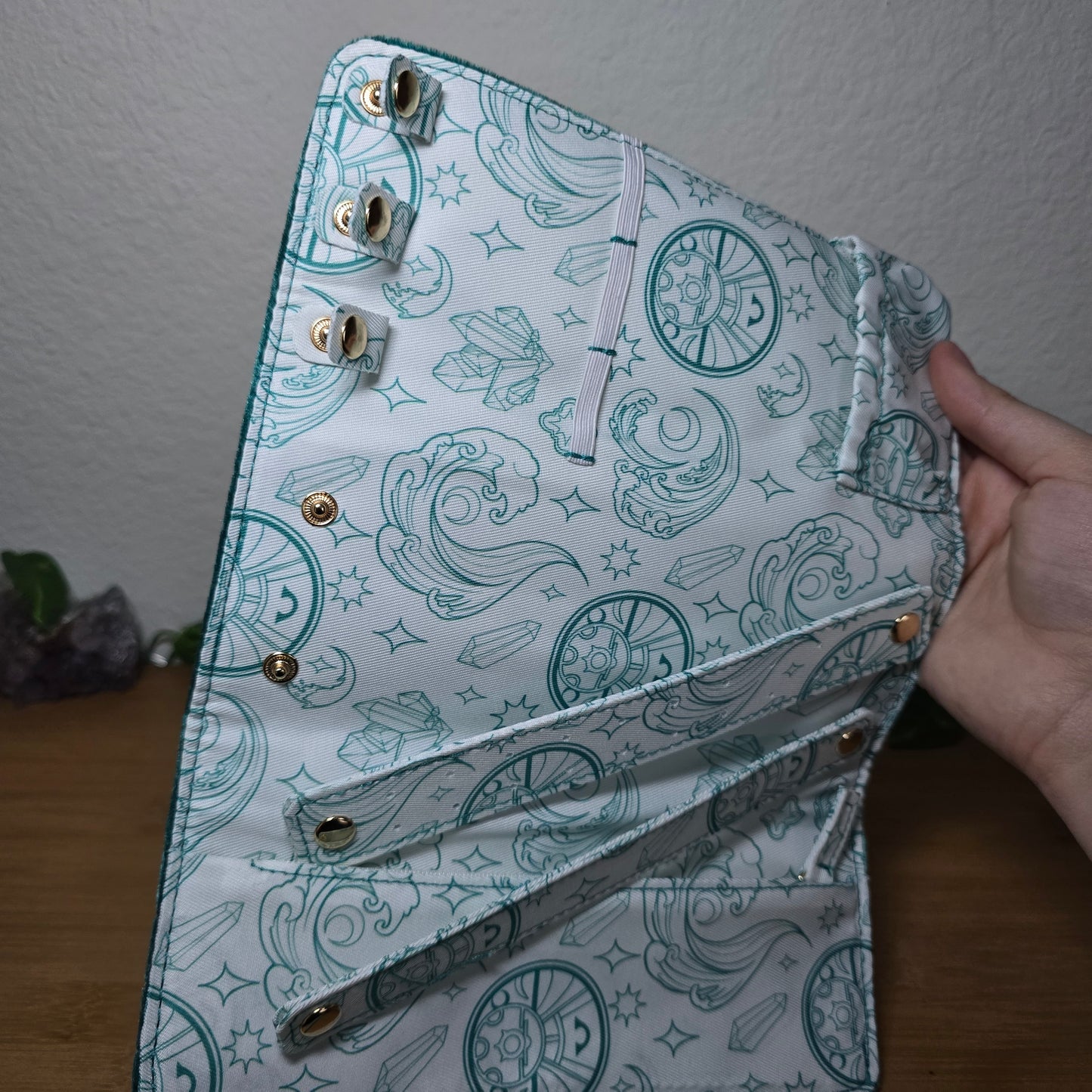 💎 Marawati Treasures Jewellery Roll – Illumicrate Exclusive - EnchantedBindings