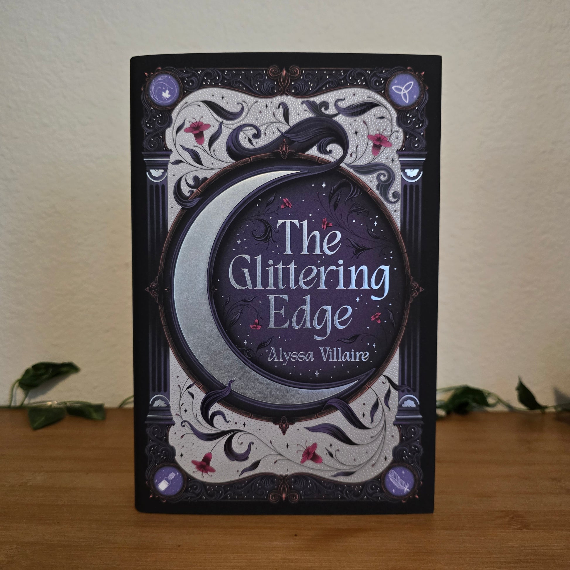 The Glittering Edge by Alyssa Villaire – FairyLoot Exclusive Edition - EnchantedBindings