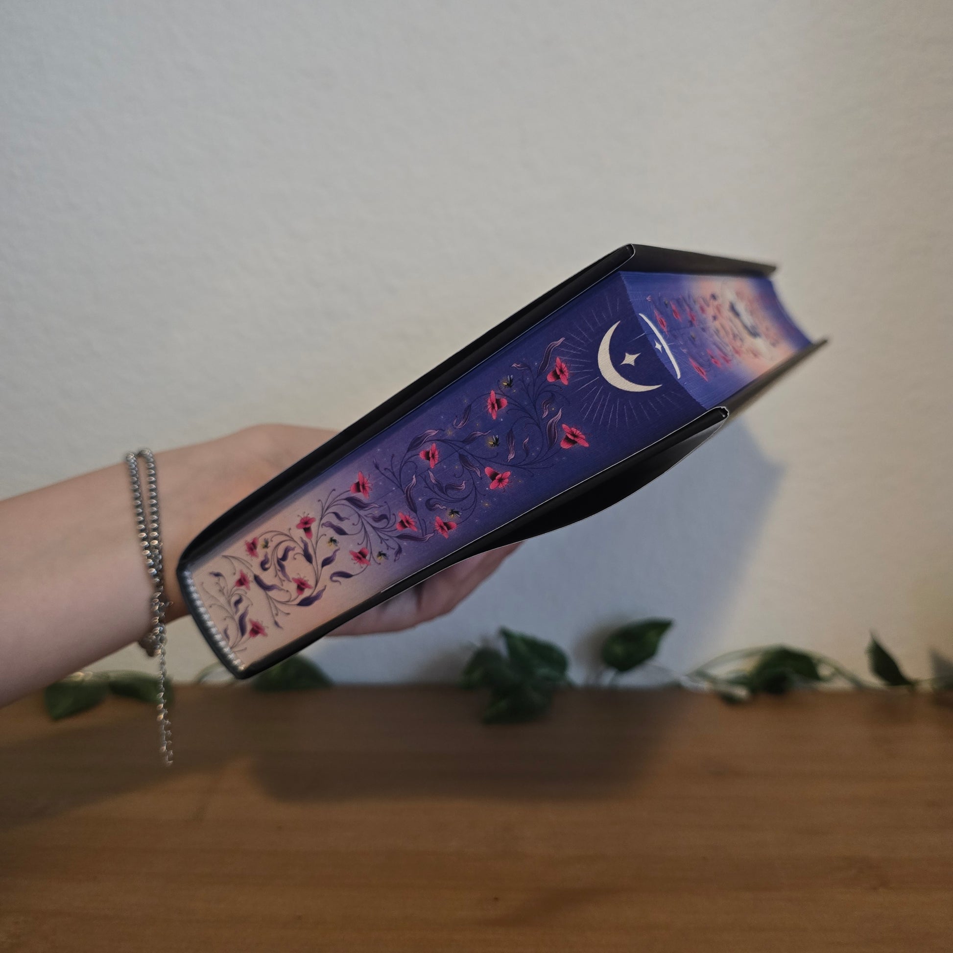 The Glittering Edge by Alyssa Villaire – FairyLoot Exclusive Edition - EnchantedBindings