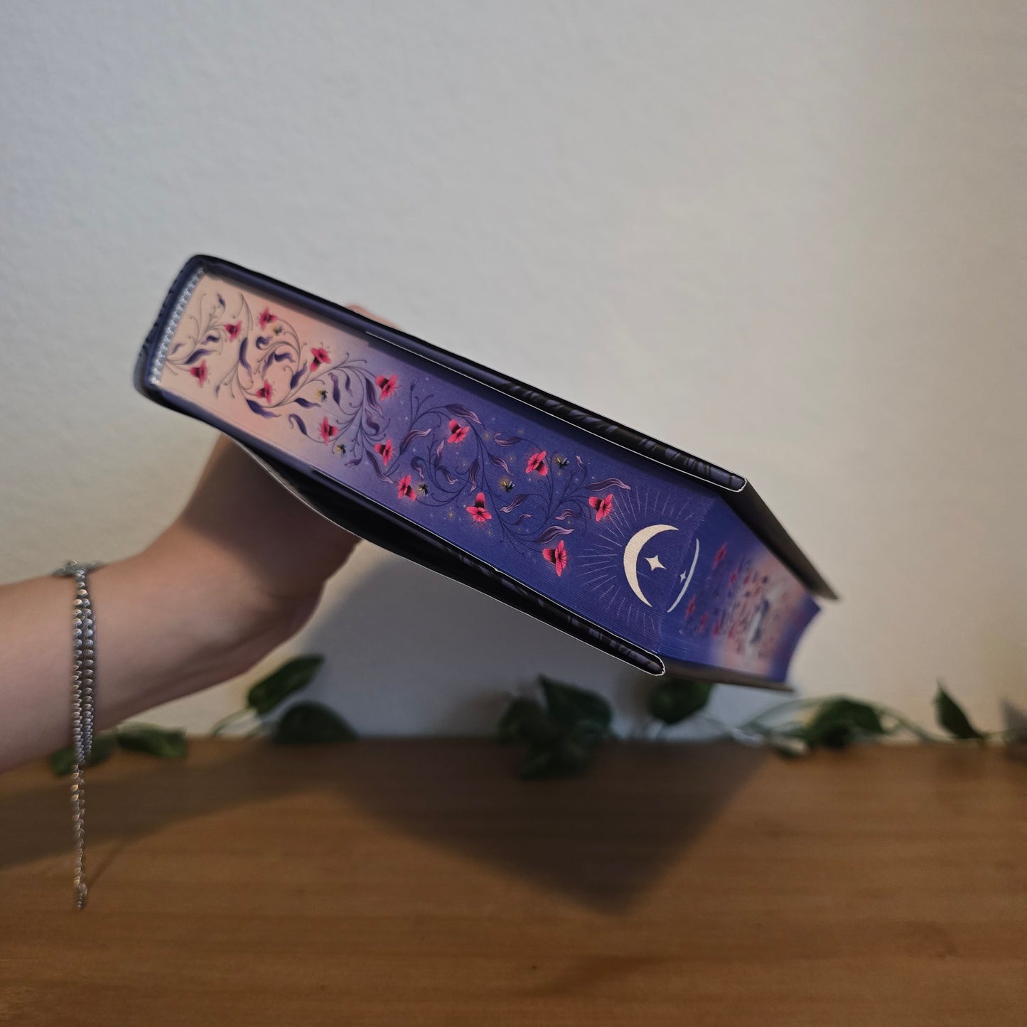 The Glittering Edge by Alyssa Villaire – FairyLoot Exclusive Edition - EnchantedBindings