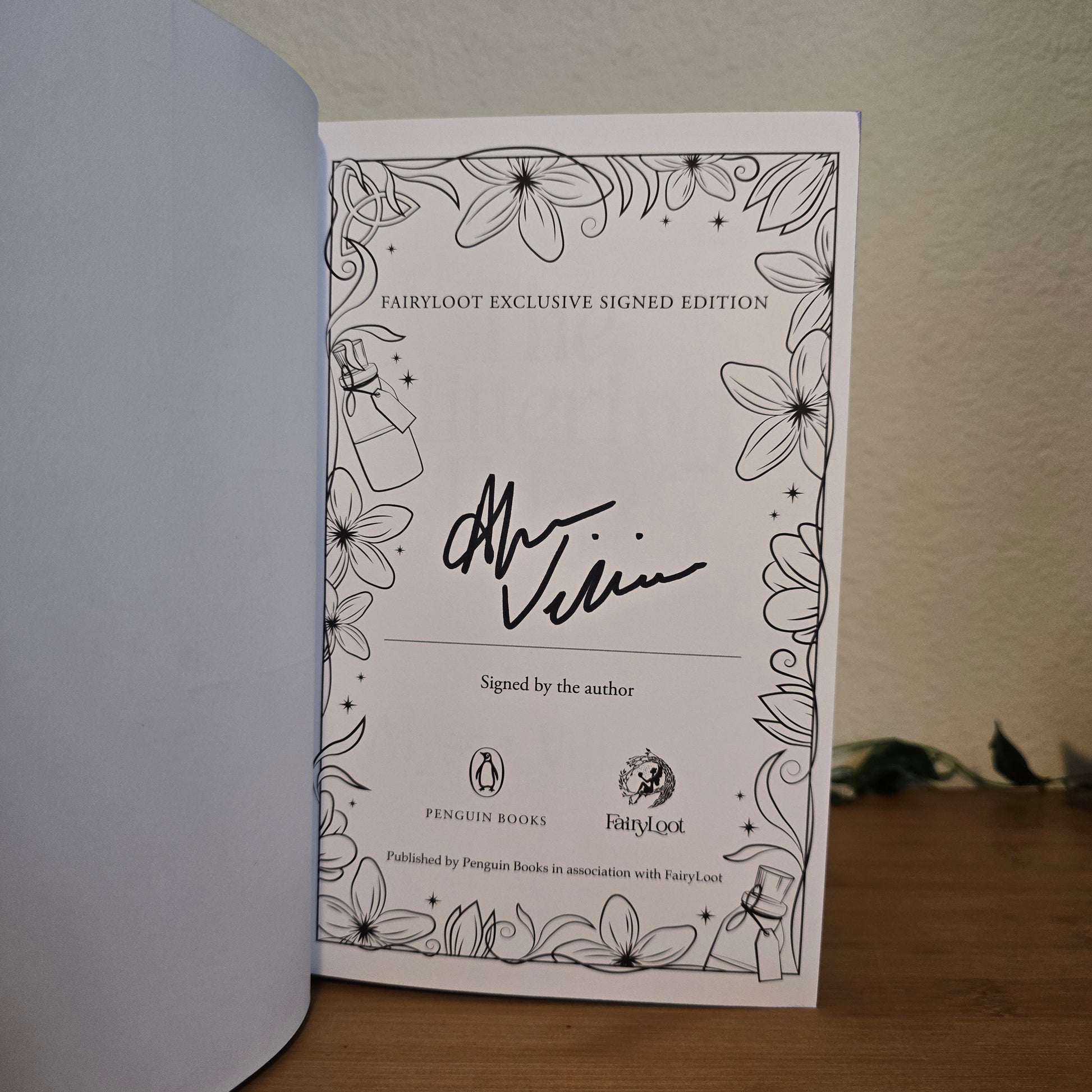 The Glittering Edge by Alyssa Villaire – FairyLoot Exclusive Edition - EnchantedBindings