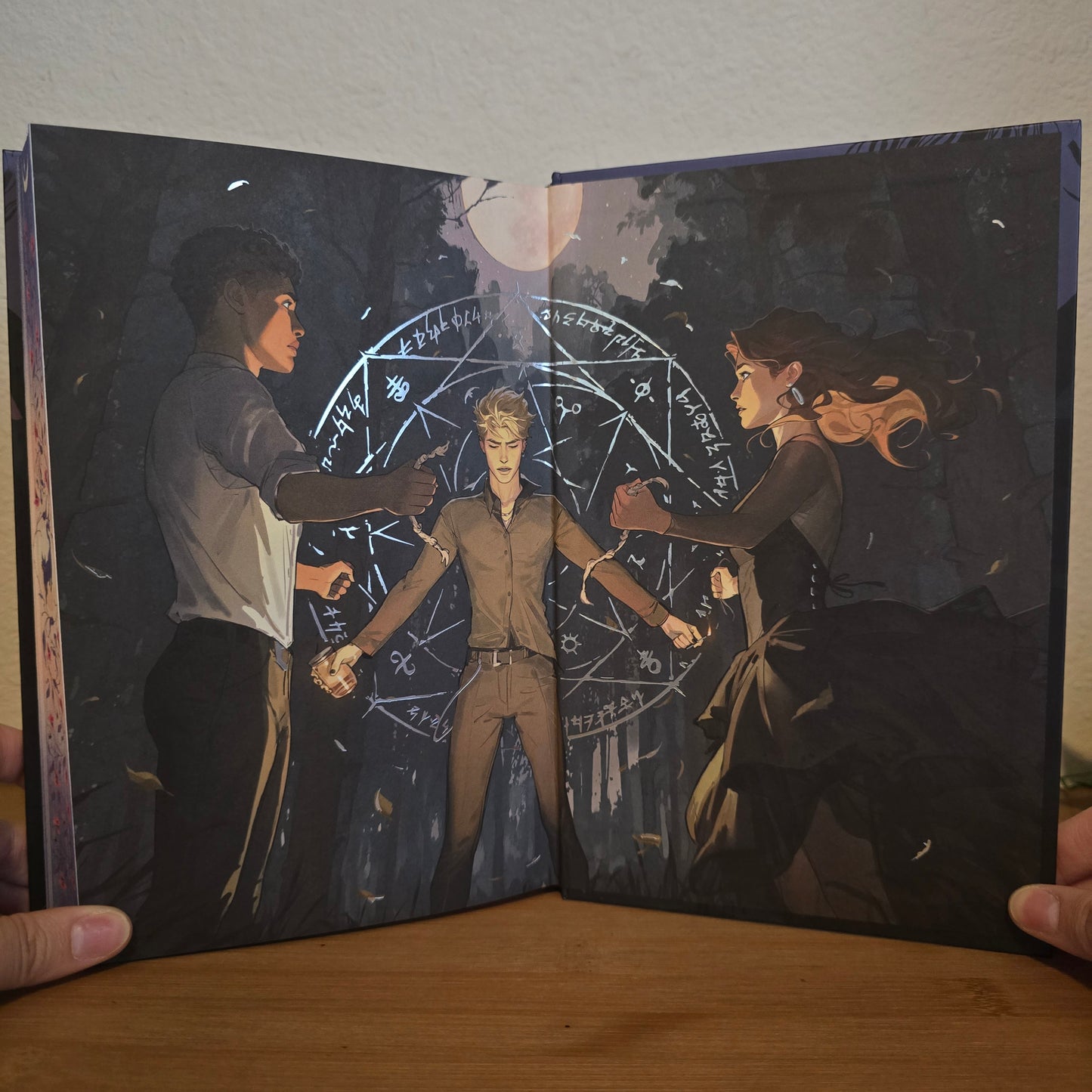 The Glittering Edge by Alyssa Villaire – FairyLoot Exclusive Edition - EnchantedBindings