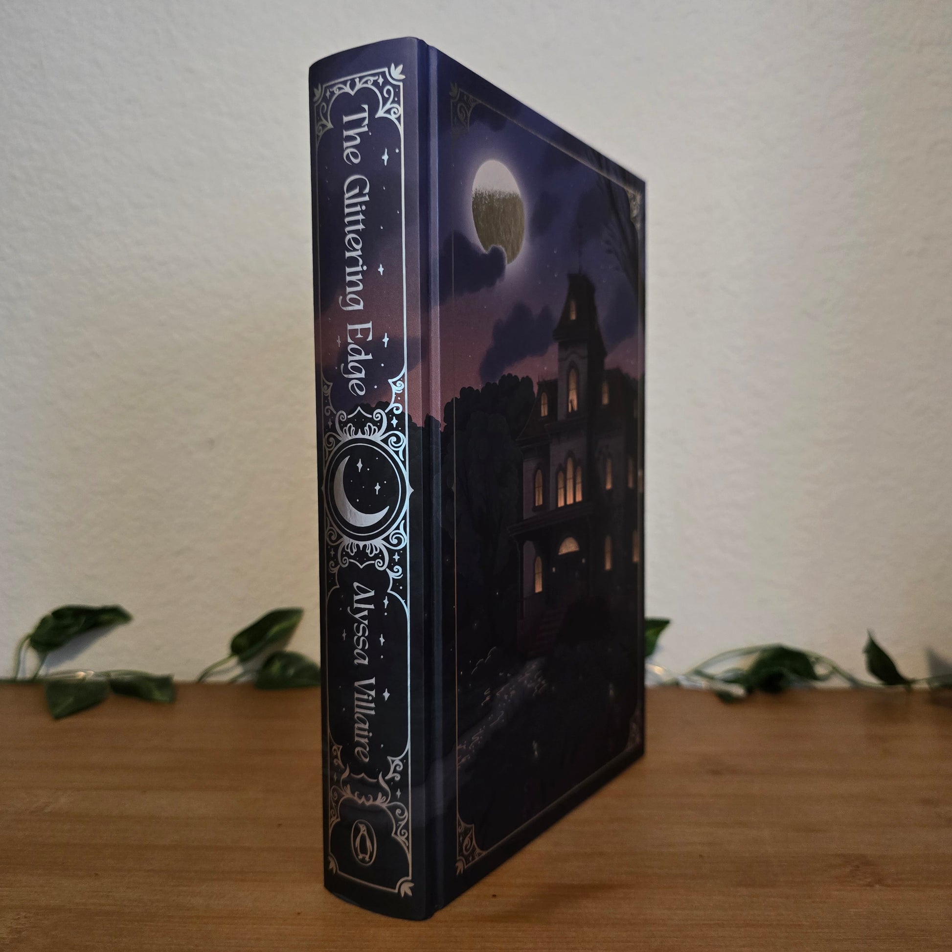 The Glittering Edge by Alyssa Villaire – FairyLoot Exclusive Edition - EnchantedBindings