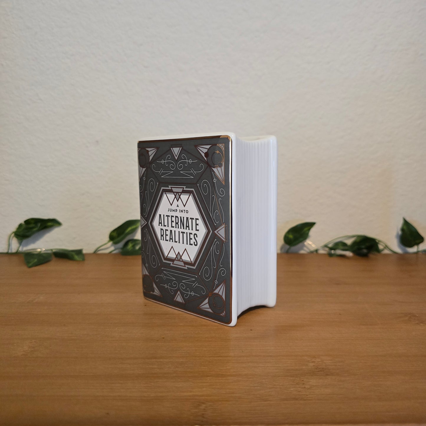 Alternate Realities Book Pot – Illumicrate Exclusive - EnchantedBindings